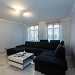 Charming 3-Bedroom City Center Flat